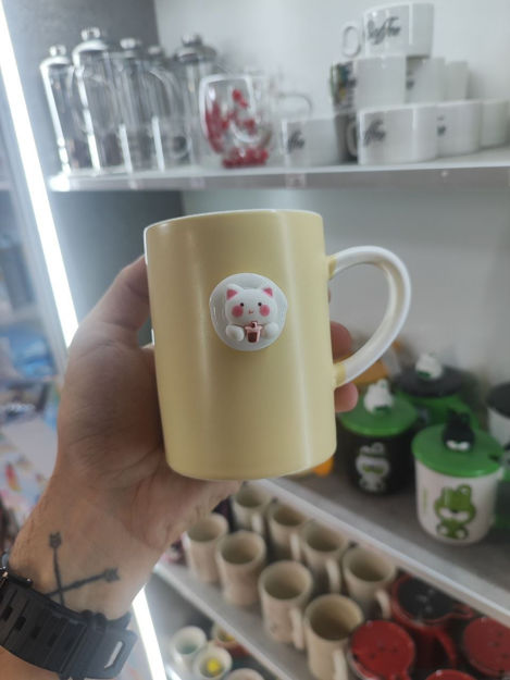 تصویر  ماگ رنگی حیوانات برجسته
